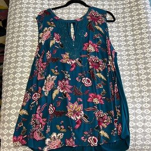 Beautiful sleeveless paisley blouse